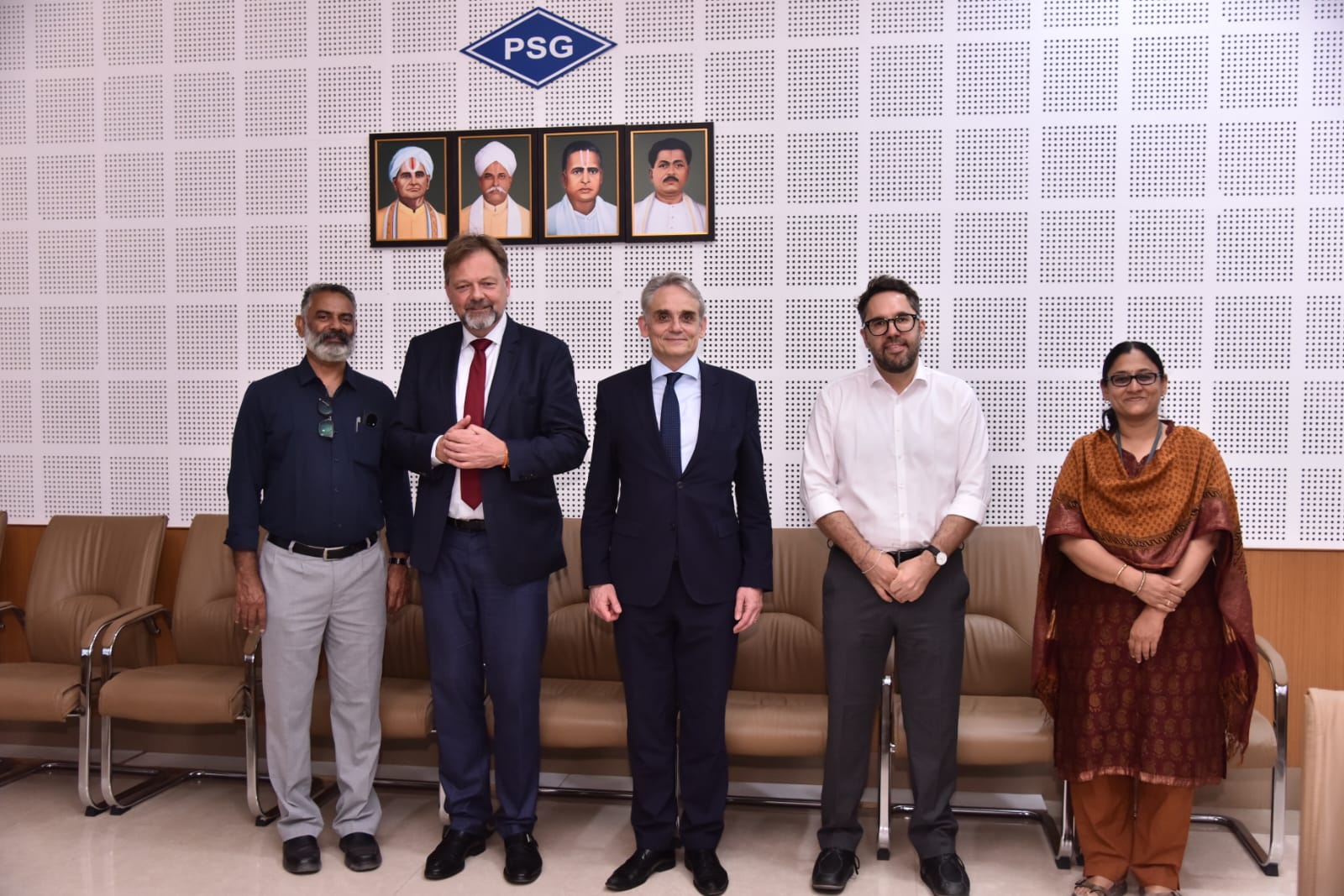 5C5D5881-DEBB-4AF9-9669-5B2A9E1FF4A8